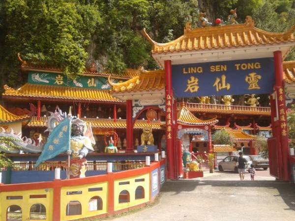 这里的禅院大多数都是依山而建,在城市少见。