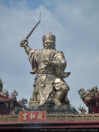 草屯敦和宫有全世界最大的铜铸财神,但发财金收入仅有紫南宫的十分之一。