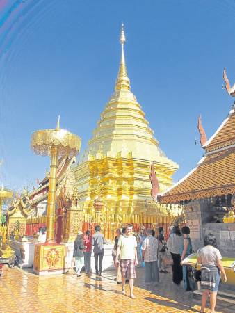 金光闪耀的金色舍利佛塔,总共用了242.2 公斤的纯黄金来建造的。