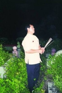 吴道长表示,迁坟最重要的就是吉时,不管白天或黑夜,只要是吉时就要动土。