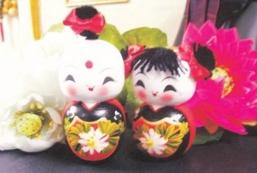 妙婵师太解释,花根有分白花和红花,白花代表儿子,红花则是女儿,开花根不仅可以帮助难受孕的女人,也可以帮容易流产的孕妇稳住胎儿。