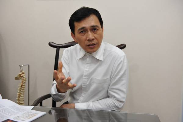 王志建医师表示返老还童功通过很深的呼吸法把二氧化碳排出身体, 它不仅是一个可以让身体返回年轻化的功法,还可减少生病频率。
