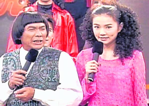 :谢金燕初出道时,父亲猪哥亮落力提拔,今日女儿的不相认,让他崩溃。