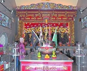 主神中坛元帅的神奇赐财功力,让这间显灵坛庙如其名。