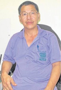 万兴坛坛主黄富显师父说,众神显灵大派新年财,吸引许多字迷和信众来求财。