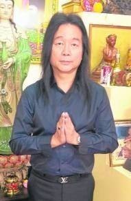 金口师父表示,水池干枯无水,中央还长树,以致风水败坏,应立即修整。