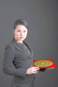 徐玉恩师父表示,阴宅风水会随着周围环境的不断建设而受到影响,继而牵连到子孙。