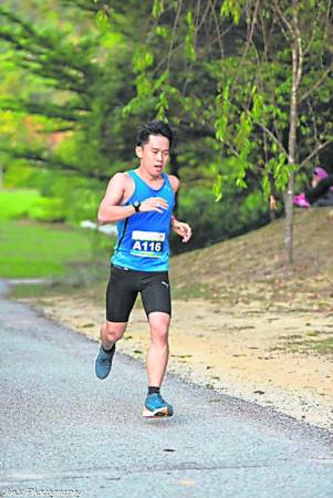 跑过100公里的李迪威说:“纵使马拉松是一项煎熬的运动,但跨越终点那刻的兴奋,是让人期待的。