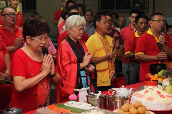 “天地日月观音坛”经常有主办各种法会,帮助善信消灾解难,保佑平安。