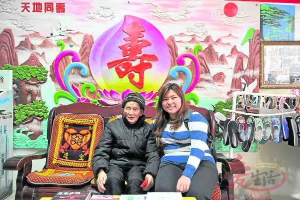 旅游业虽能改善村民的生活,却严重打扰人瑞生活作息。
