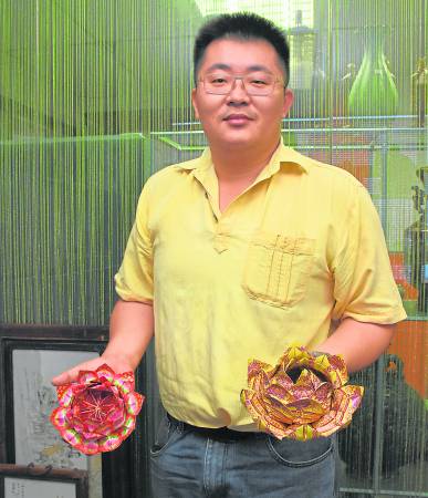 拥有一双巧手的灵数大师陈颉穆,传授边念佛号边折莲花回向婴灵,化解婴灵的怨恨,寻回自己的好运。