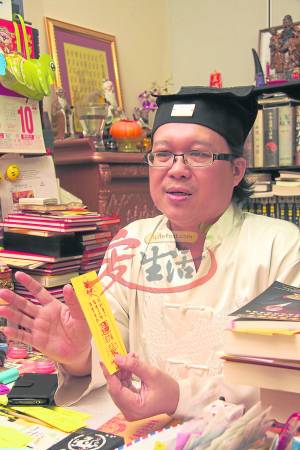 王忠文道长表示,福德符不仅有福德星高照的功效,睡觉时放在枕头下,还可招来好财运。
