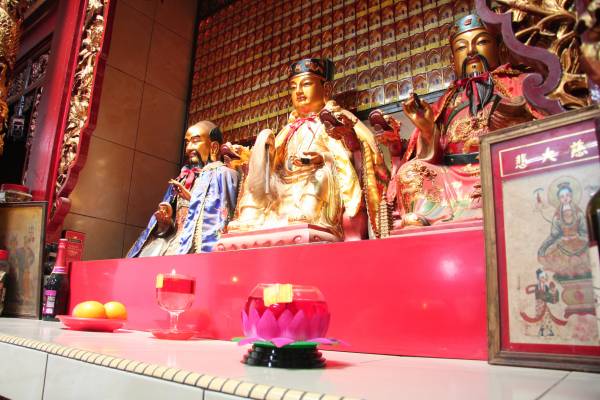 “谭公爷文昌庙”主坛三大主神——谭公爷、文昌爷,以及鬼谷仙师。