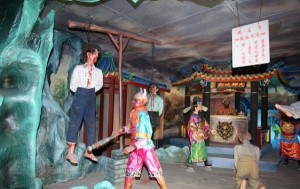 在代天府十八地狱场景中的第九地狱,生前若犯下目无尊长、忤逆父母之罪人,死后将在此接受大秤酷刑。