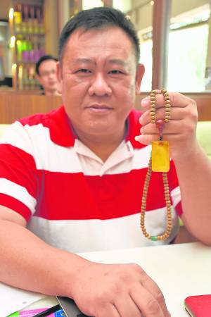 陈老师手上这块蜜蜡已有5千万年,价值两万多令吉!