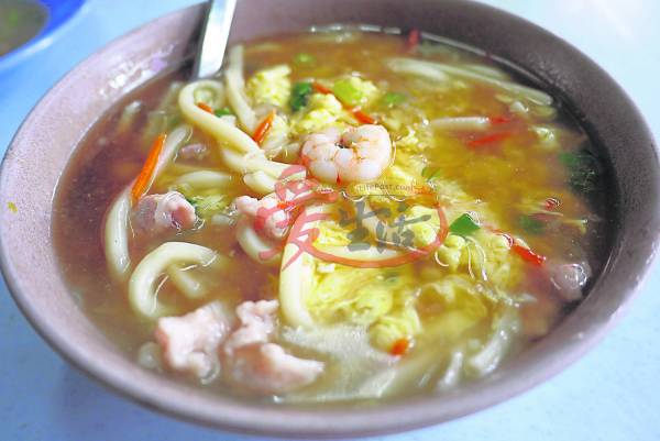 轩尼士罗面 热水湖轩尼士罗面 Air Panas Hawker Centre, Jalan Ayer Jemeh, Setapak, 53200 Kuala Lumpur. (热水湖巴刹对面)
