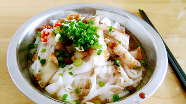 广西美食——岑溪石磨米粉,是一种你吃过后,能日日夜夜都“牵挂”着的美食。
