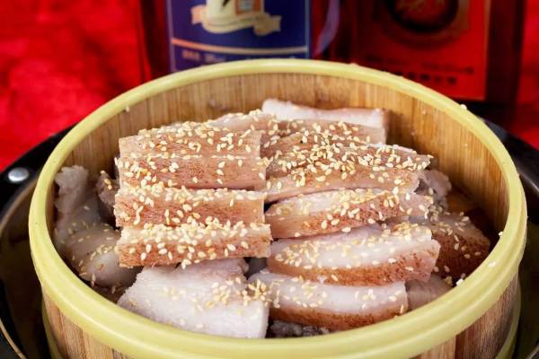 均安蒸猪也称为“福肉”,以求全村人获得庇佑,共享殷实饱餐。