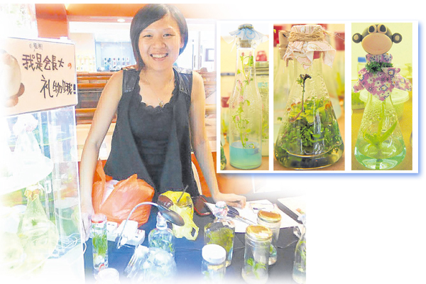 每逢周末张钰莉都会将自制的“吉祥植物”摆在跳蚤市场卖。