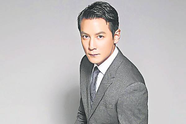 自小在外国长大的吴彦祖,非常崇拜武打巨星,而自己本身的拳脚功夫也不弱。