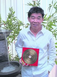 著名风水师黄绍雄表示,先人葬在“养尸地”,会影响后代。