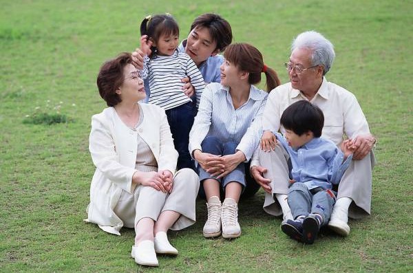 吴佰霖道长表示,若想家族子孙兴旺,别忘了留意祖先的坟墓造型,这里头可是大有玄机。