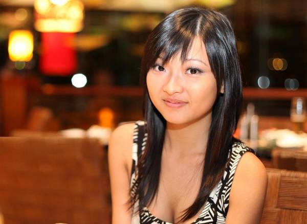 新加坡名模Jamie Ang一直给人清纯的印象,当其裸照出现时立刻引人注目。