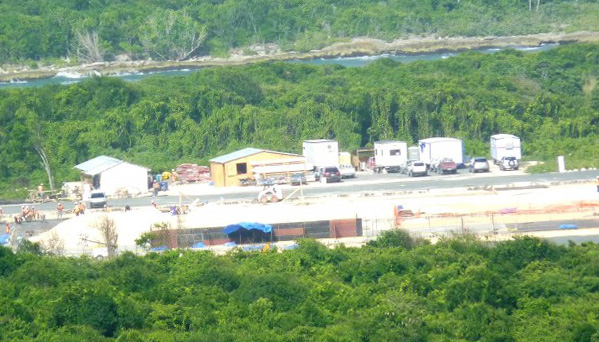 工厂建在山水围绕之地,视为好风水,不过切忌工厂大门不能对着山,否则员工就会没大没小。