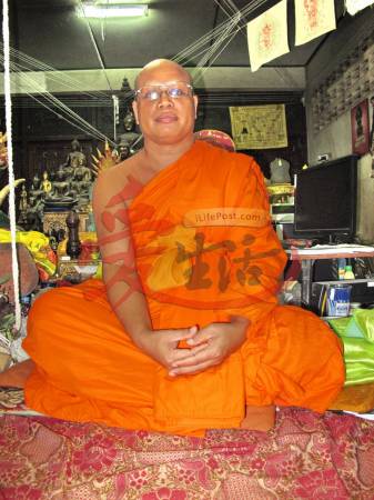 龙甫巴阿迪甘高僧表示,因为当年龙甫郊好心收留燕子,结果燕子产出珍贵的燕窝回报佛寺。