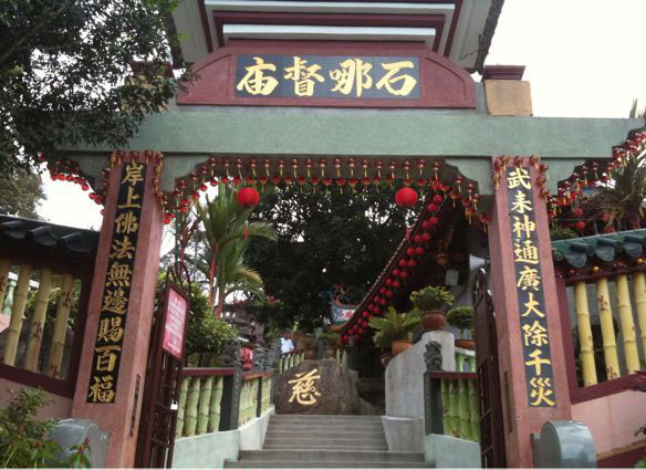新年的时候,乞丐会在石拿督庙乞讨到天亮。