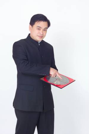 陈泇润师父表示,要改变命运的人,代表要抛弃先天命,也等于抛弃自己,容易走火入魔,甚至会有飞来横祸。