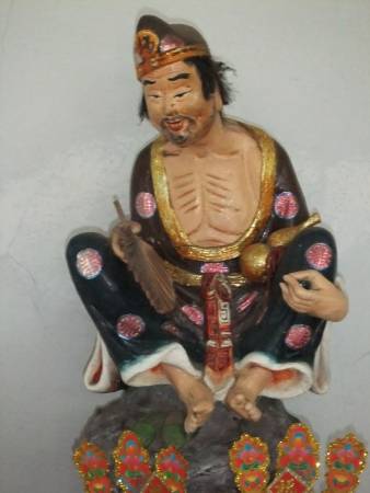 济公愁眉苦脸:坐着一块石头上济公愁眉苦脸,没祥气。坐着一块石头上济公愁眉苦脸,没祥气。