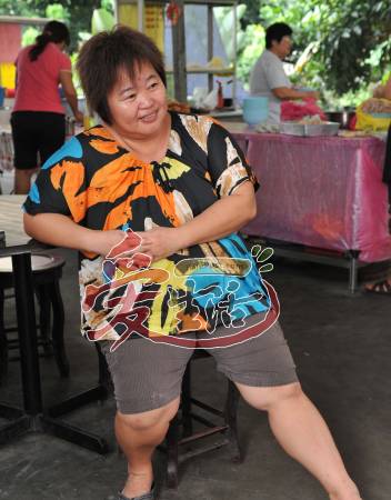 Ann姐表示“圣水泡脚”疗法,师承一名印尼巫师。
