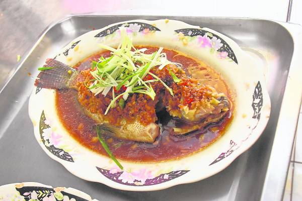 清蒸非洲鱼 万挠兰姐清蒸非洲鱼 45, Setia Rawang 1, Taman Setia Rawang ,48000 Rawang , Selangor Darul Ehsan. 电话:017-619 1599 营业时间:11.30am - 3pm 5.30pm - 10pm(星期二休息) GPS导航:3.304043, 101.597961
