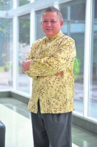 李师父坦言,家中的抽风机也会导致主人家花钱如流水,所以,建议用一个符合大小的箱子,上下两边开一个洞口帮助通风,然后挂上抽风机作为遮掩。