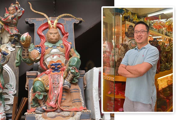 万宝神料行少东尤国林表示,在齐天大圣像前,要称其为“大圣”,不可讲“马骝”二字,否则齐天大圣会离去,不再保佑宅内之人。