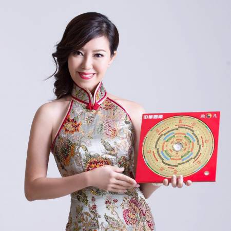 鲍一凡师父表示,生肖鸡和兔者, 今年会是个破财大凶之年,不宜做太大的投资。