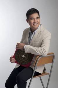 许鸿方师父表示,在家中西北方放置蓝色元素的物品,亦可驱家中病符气场。