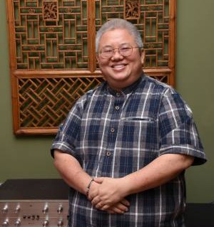 何元梓师父表示,虽然现在经济欠佳,但只要充满正能量必定度过难关。