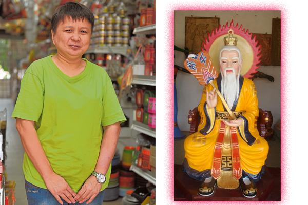 万发兴神料店林瑞琴表示,市道不好,生意惨淡,可以供奉太上老君,祂乃是道教教祖,每天三炷香供奉,可保佑你的生意兴隆哦!