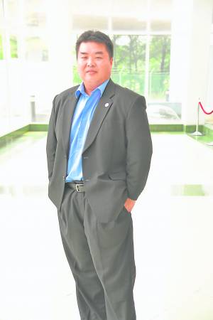 著名互联网商业模式专家Kelvin曹耀群,是亚洲少数专门研究及实践互联网商业模式的专家,协助很多企业从零到百万千万的业绩。 目前是广州大锦囊企业管理有限公司的CEO。
