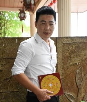 邓诗福师父建议在客厅摆放万年青,有助提升健康运。
