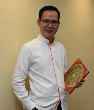 黄十林师父表示,要怀抱着期望,才可在低靡中找到前进和生财的机会。