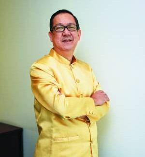 何启雄师父表示,九紫喜庆星的东南方,就可以挂上红灯笼、红彩,那会招来喜庆。