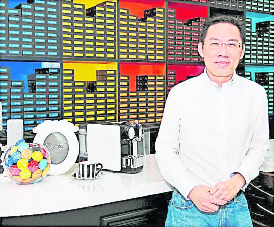 Diamond老板林进活不惜成本砸下100万投资在陈峰的公司“180”,并成为长期合作伙伴。