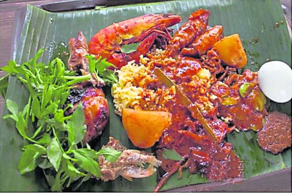 Nasi Lemak Ong配料丰富! Nasi Lemak Ong 地址: Jalan Putra, Kampung Lubok Peringgi, 05100 Alor Setar, Kedah, Malaysia 电话:012-498 3660 GPS: 6.123033, 100.363436