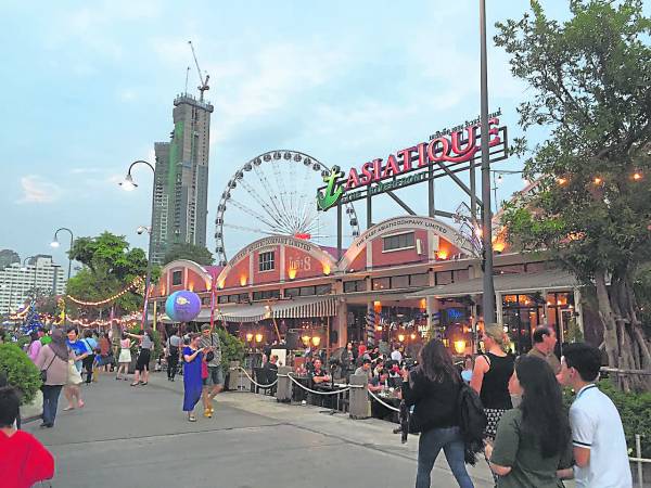 位于河畔的Asiatique The Riverfront,有许多特色店铺,是购物好去处。
