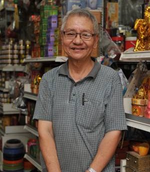 万发兴神料店林洵德表示,端午节了除了要包粽,也都要拜祭家神,供品当然少不了粽子、水果和茶水。至于金银纸则一定要焚烧大神料,焚烧后必能达到事半功倍之效。