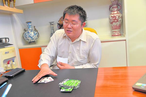 大马“灵数磁场学师父”陈颉穆师父却表示,除了风水局,也可通过数字来扭转命运,只要算出自己的生命密码,去除凶数,便能自己掌控命运了。