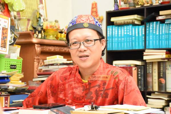 王忠文道长指出,聚水为财要确定方向,万一摆错水阵就弄巧反拙,惹祸